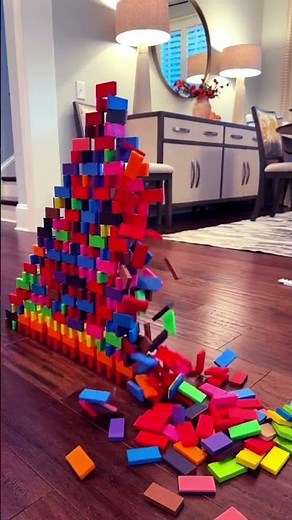 Domino Pyramid in slow motion! #h5dominocommunity