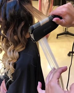 23K views · 326 reactions | Uno strumento, ricci infiniti  ghd oracle è incredibile - grazie all’innovativa brevettata curl-zone technology che coniuga un design unico, il potere modellante del calore e l’effetto fissante del sistema di raffreddamento, è possibile creare un’infinità di ricci su qualunque tipo di capello - con una sola passata  | ghd | Facebook