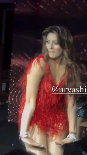 Urvashi Rautela dance in Istanbul, Turkey🇹🇷🫶 on Naam Hai Mera Song.. . Follow 👇 AsliUrvashians . . . #urvashirautela #asliurvashians #urvashi #farhansaeed #pakistani #india #dance #turkey #istanbul #turkey🇹🇷 #performance Urvashi Rautela | AsliUrvashians