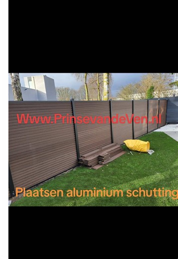 Plaatsen van een luxe aluminium schutting in Uden. Maken van een composiet vlonder bij de Adidas winkel in Eindhoven. Big bags met diverse grondstoffen rechtstreeks uit ons eigen voorraad! Aanleggen lood bestrating met een tiger stone machine in Nijmegen. Klaarleggen van het grondwerk voor een betonvloer in maren-Kessel De aanleg van een luxe tuin in Uden. Gladheidsbestrijding in Rosmalen. Het verwijderen van een boom en het aanleggen van mijn nieuw gazon in Rosmalen ##tuin ##aluminium ##relly #