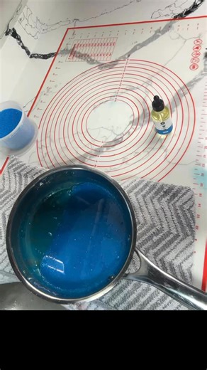 Wildwood Goods on Instagram: "I decided to make peaches today that I purchased frozen in a bag because none of the stores near me had fresh peaches. These were slippery and very hard to dip because I couldn’t toothpick them. It’s much easier to cut fresh peaches and use toothpicks!! #candiedgrapes #smallbusinesssupportingsmallbusiness #baker #candiedfruit #2025reelsviralシfypシ゚viralシ #fypchallenge #viralchallenge"