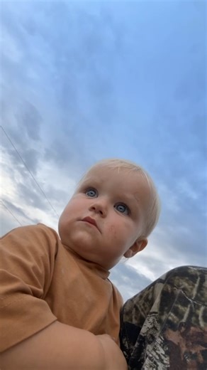 He went from being bored to making the funniest excited face. | Super Mommy