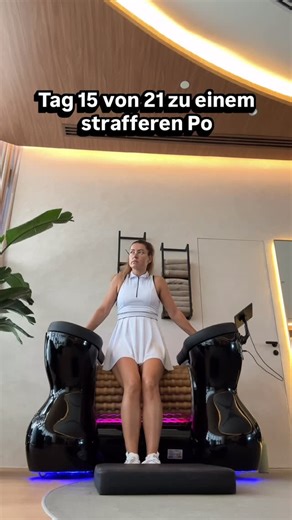 Diana Marks on Instagram: "Massageroller: ( Erklärung von ChatGPT ) Der große rotierende Zylinder mit Noppen rollt über bestimmte Körperbereiche, während du dich mit dem Körpergewicht darauf positionierst oder dagegen anlehnst. Dadurch entstehen: 1. Lymphdrainage-Effekt • Fördert den Abtransport von Wasseransammlungen • Kann geschwollene Beine reduzieren • Unterstützt Regeneration nach Training 2. Durchblutungssteigerung • Mehr Sauerstoffversorgung im Gewebe • Gefühl von „Lockerheit“ in Muskeln 