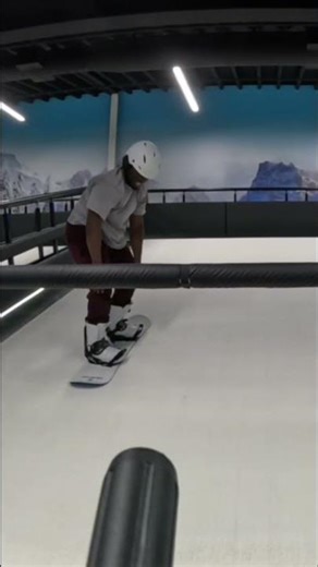 Snowboarding: Unlock Leg Power & Control, Avoid Overworking! #shorts