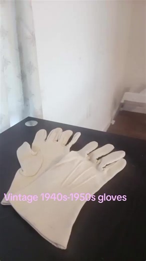 vintage 1940s-1950s gloves #1940s #1950s #vintage #vintageclothing
