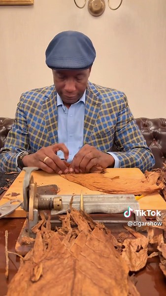 Masterclass on Cigarrillos: Torcedor Show