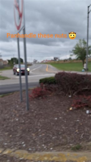Owensboro panhandler ignoring all of the "now hiring" signs 🤦🏿‍♂️ | Jeff Clark