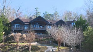 36K views · 357 reactions | Sometimes you just need a friendly reminder to put your crown back on  Bounce on over to an all-new #RHOA tonight 8/7c!  | Bravo | Facebook