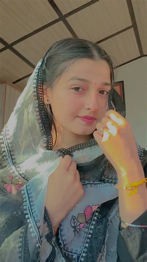 H_kaurdeep04 on Instagram: "#👀🖤#trending"