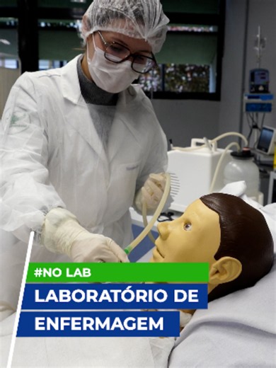 Um espaço onde os estudantes da área da saúde treinam tomada de decisões e manuseio de materiais médicos sem riscos para pacientes reais. Este é o Laboratório de Enfermagem da PUC-Campinas. Localizado no Campus II da Universidade, o local conta com vários manequins, que se tornam pacientes em situações de emergência e urgência médica.