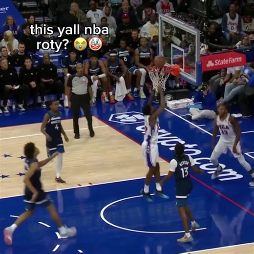 the last dunk athletic asl😭 #nba #basketball #vjedgecombe #76ers #lockerroom