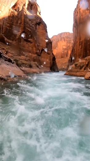 ⛰️🌊 A Hidden Collapse Under Utah Opened a Pathway for the Green River 🌊⛰️ New research shows the canyon formed after a dense block beneath the Uinta Mountains began to sink. The surface dipped, a brief corridor opened, and the Green River crossed the range. When the block detached, the land lifted again and the river cut downward into rising terrain. The canyon marks the moment the mountain shifted from below. #GeologyNews #EarthScience #UtahResearch #RiverHistory #AboveTheNormNews | Above The