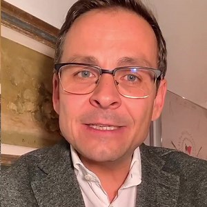 Frau Susanne Hennig-Wellsow, Genossin Linke! Die Welt ist tatsächlich groß genug, dass man sich in vernünftigen Zeiten mit einer Randnotiz wie Ihnen nicht beschäftigten muss. In Wahrheit sind Sie nicht einmal eine Fußnote der deutschen Politgeschichte wert, obwohl Sie es nur allzu gerne im geliebten Paradies der Arbeiterklasse – vulgo DDR – gerne geworden wären. Eine gewisse Ähnlichkeit im nuschelnden Sprachduktus zur guten alten Margot, der alten Honeckerin, ist Ihnen ja nicht abzusprechen. Ers