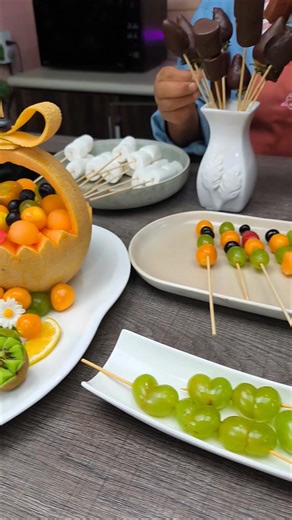 16K views · 724 reactions | Clase de Suscriptores de Hoy  Arreglo con frutas y verduras y pileta de chocolate  Suscríbete ahora para ver esta y mas clases premium en el curso de suscriptores! | Reposteras por el MUNDO | Facebook