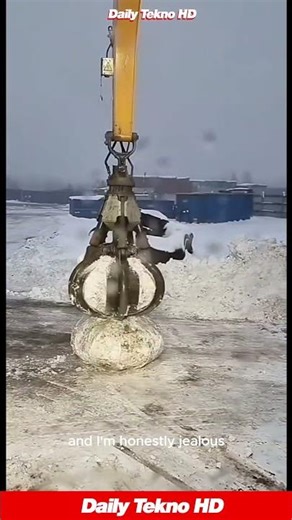 This Crane 🏗️ Makes PERFECT Snowballs #Snowman