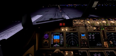 Ryanair 737-800 cockpit landing view