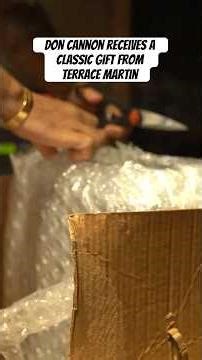 DON CANNON RECEIVES A CLASSIC GIFT FROM TERRACE MARTIN🎯