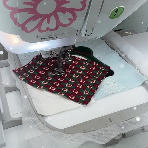 ✨ Let it snow… in your hoop! ✨ Create a set of charming winter-themed coasters with the Let it Snow Coasters ITH design. ⛄ ✔️ For 4x4, 5x5 and 6x6 hoops ✔️ Perfect for relaxing stitching days & gorgeous gift sets 👉 Make a set today and bring a touch of winter to your home. | Sweet Pea Machine Embroidery