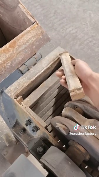 Mobile Crusher: Versatile Hammer and Stone Crushing