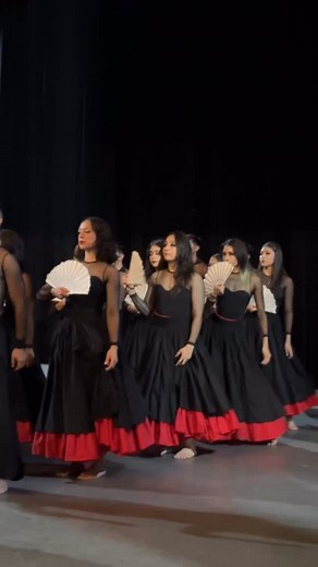 Bolero como nunca lo habías visto. 🪭 💃🏻Un crescendo de cuerpos, energía y precisión que transforma la música en movimiento. ¡Te invitamos a vivir este inolvidable clásico! 25 de noviembre | 18:00 h. Boletos disponibles en taquillas o en SuperBoletos #DanzaContemporánea #CODACO #CCUBUAP #BoleroDeRavel | Compañía de Danza Contemporánea BUAP