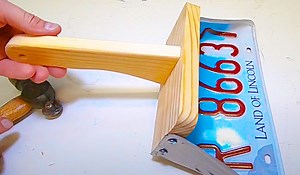 How To Make A Dust Pan From A License Plate