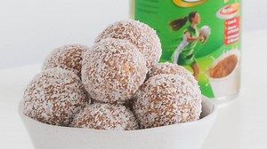 Super easy MILO BALLS are always a winner with the kids! Just 4 ingredients and 10 minutes prep time is all it takes to make these delicious little lunchbox snacks. Get the recipe here: https://bakeplaysmile.com/easy-milo-balls/ | Bake Play Smile