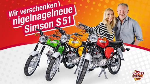 Wir verschenken 3 nigelnagelneue Simson S 51 im Programm von HITRADIO RTL‼️ Am Samstagvormittag gibt es die erste bei Uwe Fischer & Katja Möckel zu gewinnen 🏍🤩 Wichtig: Sobald du deinen Namen im Programm hörst, musst Du sofort im Studio anrufen. Anmeldung und alle Infos hier: https://tinyurl.com/2p8pac7v | HITRADIO RTL