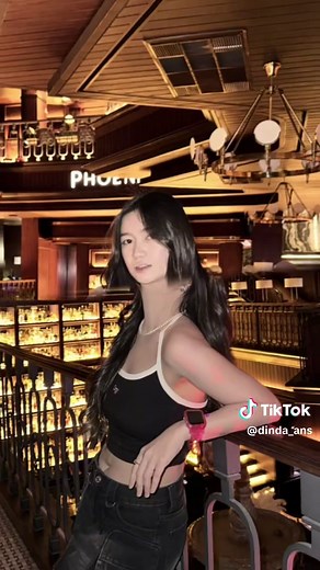 Dinda Annisa TikTok - Viral Live dan Sama Aula di Saal