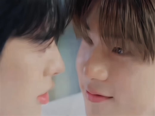 简直就是萌眼小狗啊！这怪不了cp粉会站反，太萌太可爱了teetee