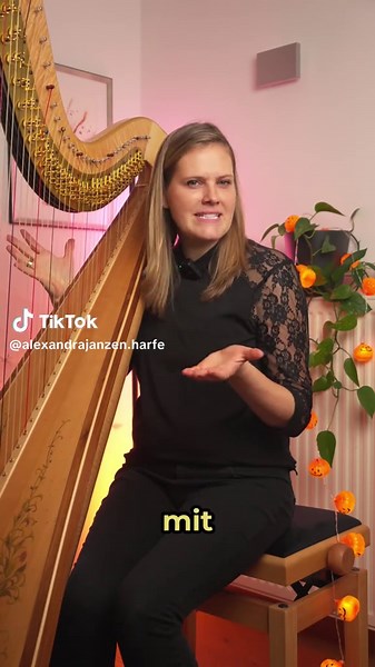 Entdecke, wie die Harfe eine unheimlich schöne Halloween-Stimmung erzeugen kann. Von sanften Glissandi bis hin zu gespenstischen Effekten – lerne, wie du eine passende Atmosphäre für diese Saison schaffst. Teile deine Gedanken zur Kombination von Harfe und Halloween in den Kommentaren! 🎃✨ #Halloween #Musik #Spooky #Grusel #AtmosphäreSchaffen #KreativeKlänge #Melodien #Harfe #Vielfalt