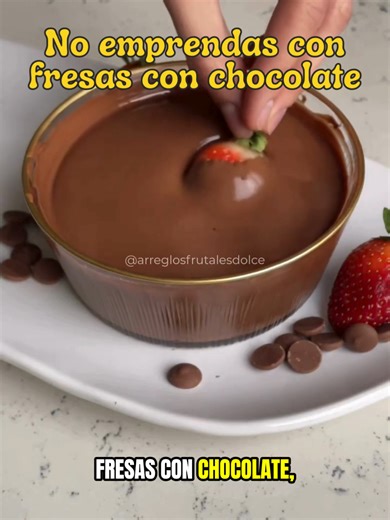 Las fresas con chocolate parecen simples, pero detrás de un buen resultado hay creatividad, presentación y atención a los detalles. Cuando se trabaja con esa disposición, algo muy sencillo puede convertirse en un producto que enamora y que muchas personas quieren comprar #pasteleria #fresasconchocolate #reposteria #postres #creatorsearchinsights