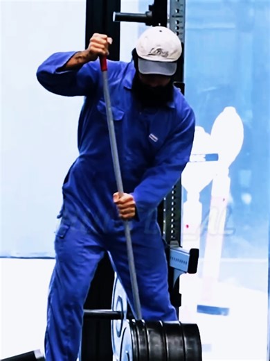 Gym Prank: Funny Workout Moments Unfold!