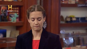 92K views · 1.8K reactions | Un vendedor llega a la tienda con una primera edición del libro Los primeros hombres en la Luna, escrito por H. G. Wells. La experta Rebecca Romney lo examinará para determinar su autenticidad y valor. Además, otra vendedora trae balas Minié con un importante valor histórico. ¿Tendrán también un valor económico significativo?  Todo esto y más en tu pantalla de History #ElPrecioDeLaHistoria | HISTORY | Facebook