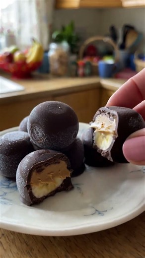 Frozen Chocolate Banana Bites 🍫🍌 | 3-Ingredient No-Bake Dessert!