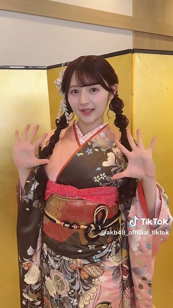 AKB48二十歳のつどい：晴れの舞台で振袖披露