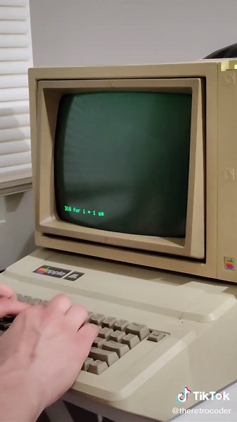 Apple IIe 1983 #retrocomputer#appleiie#computer#retro#apple#1983#basic#retrogaming#retrogamer#foryourpage#foryoupage#games#videogames