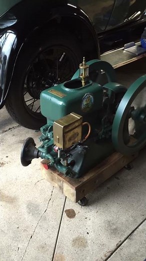 Starting a Hercules 1.5 HP Hit Miss engine
