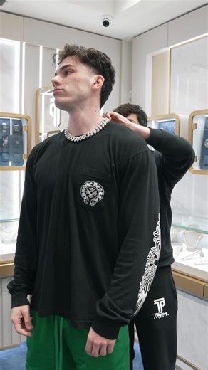 Jasperphipps cops a rapper chain