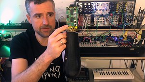 "Meine Gedanken gehen direkt in den Synthesizer"
