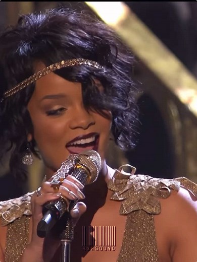 Rihanna's Stunning Live Performance of 'Umbrella'