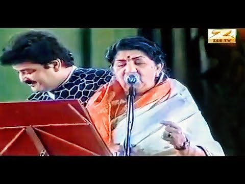 Tu Mere Saamne | Lata Mangeshkar & Udit Narayan Live Performance | Lata Mangeshkar Concert 2002