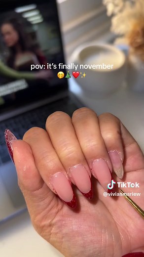 happy red nail season lovers 🎄✨🫢 base is bare bb cream @GELCARE® red is dorothy @Daily Charme (use ‘vivian’ for 💸 off ❤️) #rednails #christmasnails #glitternails