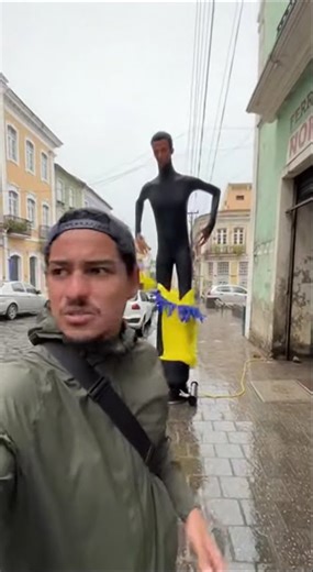 The secret behind the gas station inflatable mannequin in Salvador! 😱