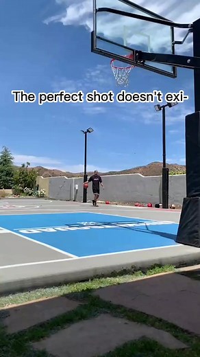 Perfect timing ⏱🏀 #2hype #slowmotion #basketball #trick #trickshot #reels | 2HYPE