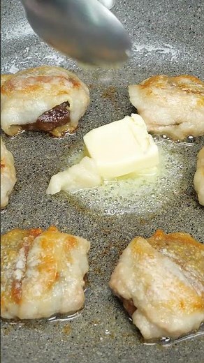 【しいたけのうま味がぎゅっ♡】フライパンひとつで簡単！おつまみにもおかずにも！パルメザンチーズがアクセントのしいたけ肉巻き / Pork Wrapped Shiitake