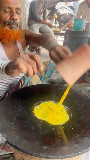 Delicious Omelet Making Skills 😱 #shotrs #omelet #food #foodlover #streetfood