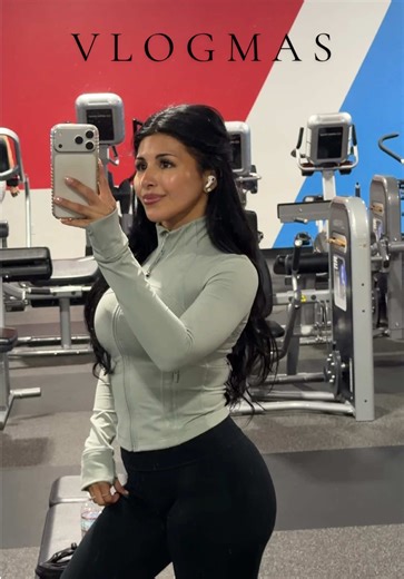 HI MY ANGELS ✨🤍 almost at the end of our VLOGMAS 🥹 finally back in the gym only did 3 exercises to ease back in, let’s get tight booties you can squat even at home!!! It’ll make the biggest difference 🫶🏼 #vlogmas #momvlog #sahmvlog #youngmom