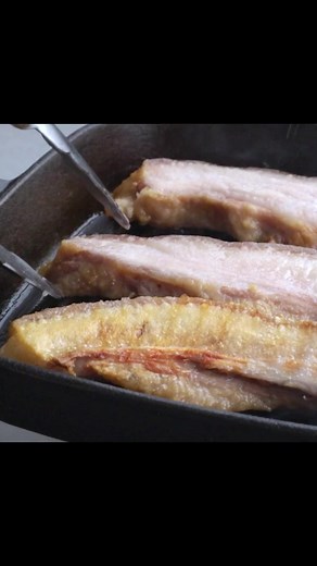 Dinakdakan is an Ilocano delicacy traditionally made with grilled pork face and liver made rich and creamy by adding pork brains and this version uses mayonnaise instead. Perfect as a main with steamed rice for lunch or dinner or as "pulutan" (booze food). | Foxy Folksy - Modern Filipino Kitchen