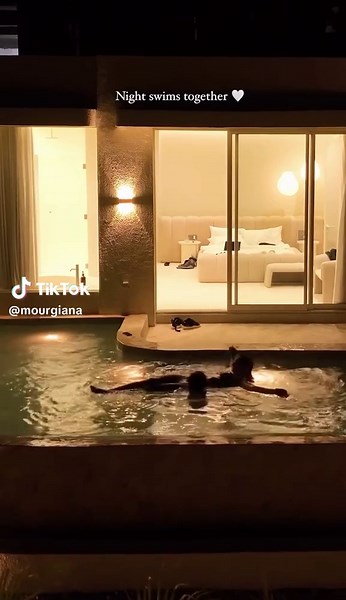 Disfruta de una romántica noche de natación