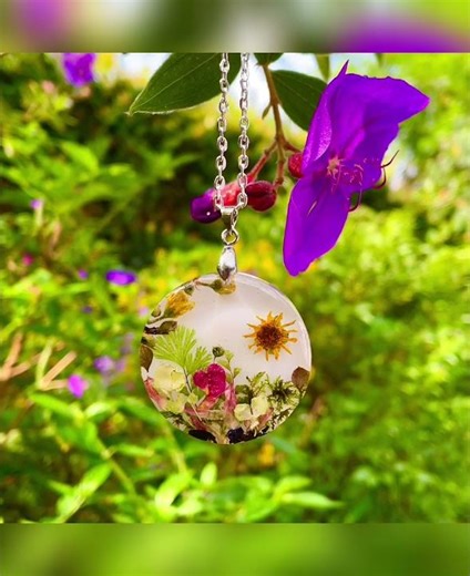 DIY resin floral pendant making | how to make a floral resin pendant | transition | resin art #art